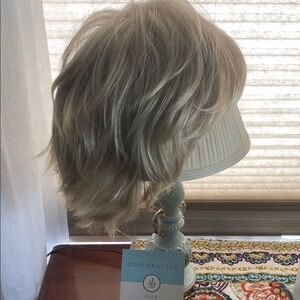 Blonde Toni Brattin Custom Cut Layered Wig NWT